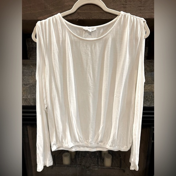 Love and Promises - Cold Shoulder Ribbed Long-Sleeve White Sweater Size Large - Picture 2 of 7